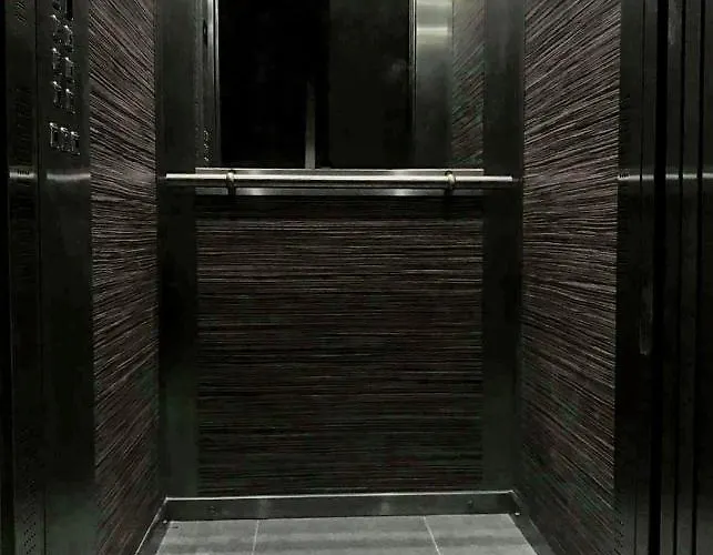 F10 2, Private Two Single Beds Shared Bathroom In Shared Flat