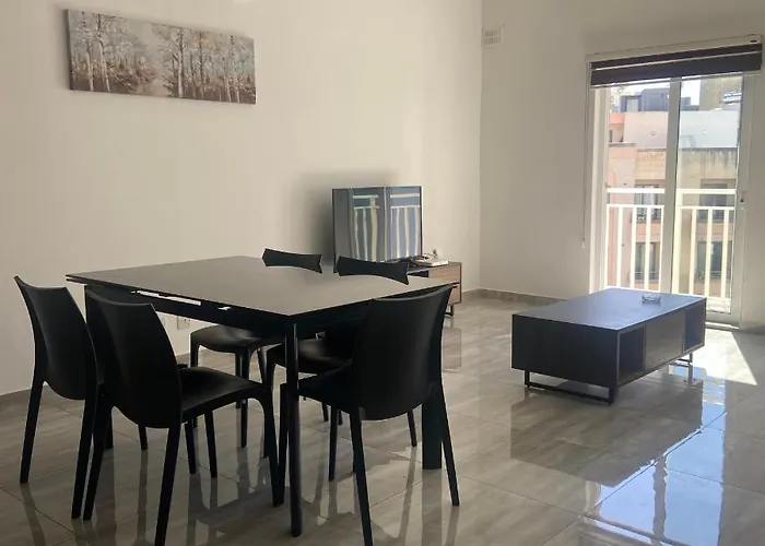 Δωμάτια σε οικογενειακή κατοικία F10 2, Private Two Single Beds Shared Bathroom In Shared Flat
