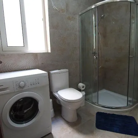 F10 2, Private Two Single Beds Shared Bathroom In Shared Flat Pansiyon *