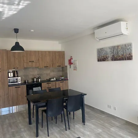 F10 2, Private Two Single Beds Shared Bathroom In Shared Flat