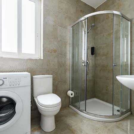 F10 2, Private Two Single Beds Shared Bathroom In Shared Flat * Msida