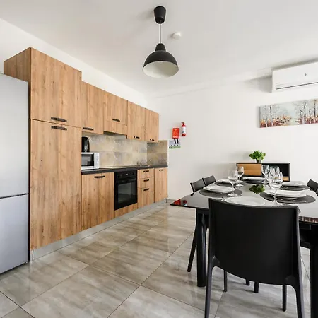 F10 2, Private Two Single Beds Shared Bathroom In Shared Flat