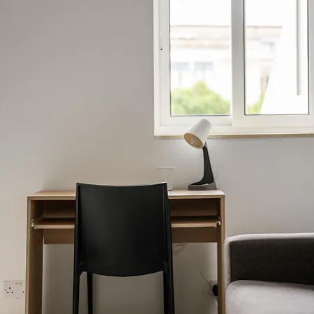 Gazde/Camere de închiriat F10 2, Private Two Single Beds Shared Bathroom In Shared Flat Msida