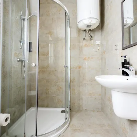 F10 2, Private Two Single Beds Shared Bathroom In Shared Flat *
