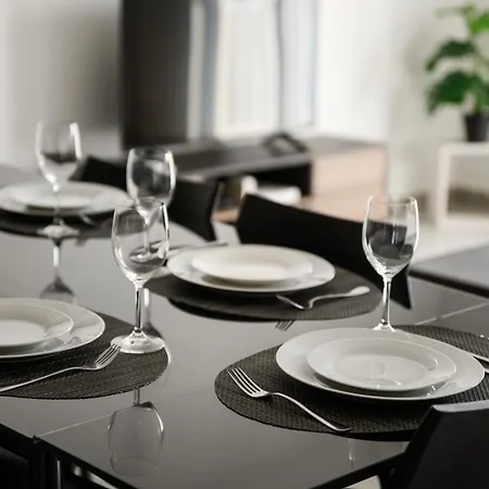 Gazde/Camere de închiriat F10 2, Private Two Single Beds Shared Bathroom In Shared Flat *