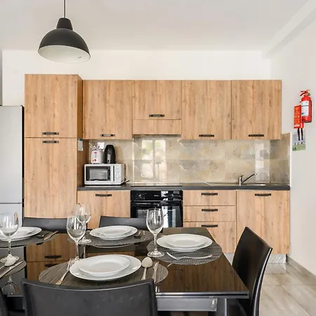 F10 2, Private Two Single Beds Shared Bathroom In Shared Flat Msida