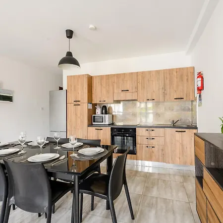 F10 2, Private Two Single Beds Shared Bathroom In Shared Flat Gazde/Camere de închiriat