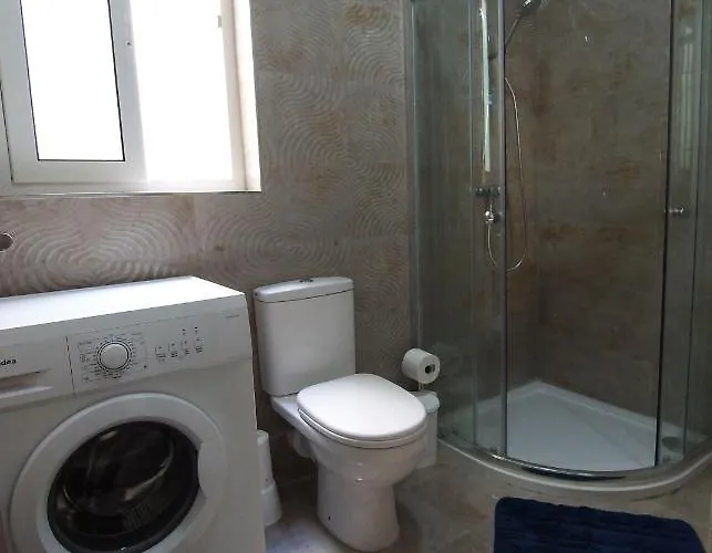 F10 2, Private Two Single Beds Shared Bathroom In Shared Flat Pansiyon *