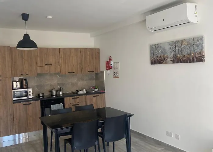 F10 2, Private Two Single Beds Shared Bathroom In Shared Flat