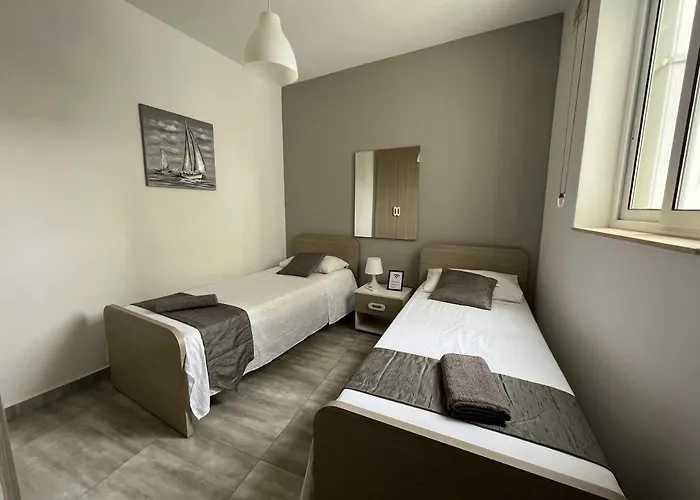 Pansiyon F10 2, Private Two Single Beds Shared Bathroom In Shared Flat